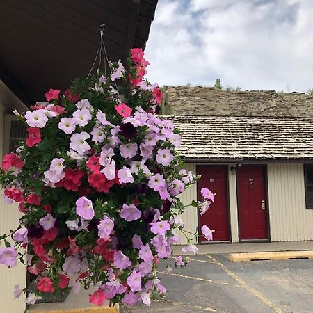 Country West Motel Of Рок Спрингс Екстериор снимка