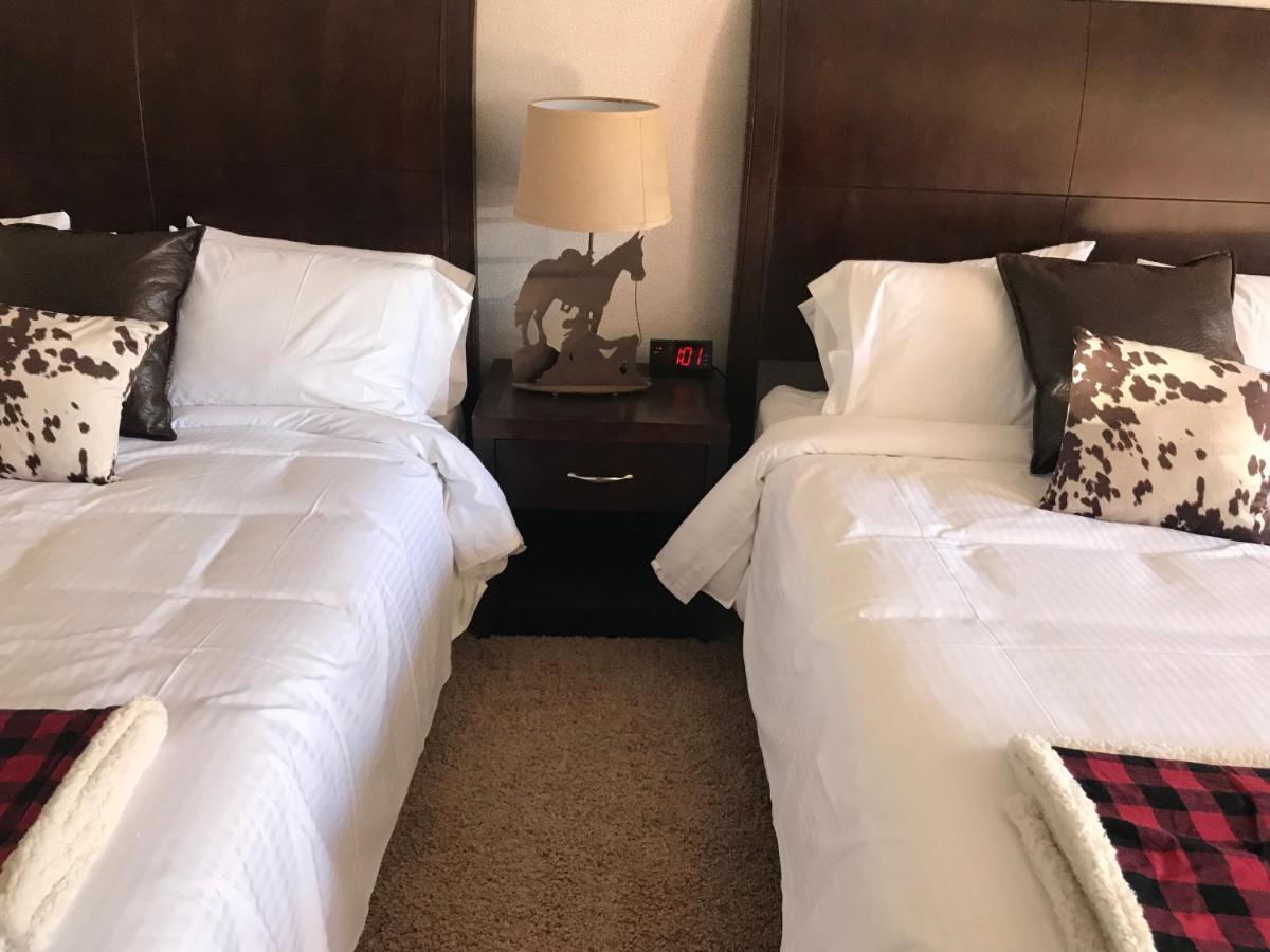 Country West Motel Of Рок Спрингс Екстериор снимка
